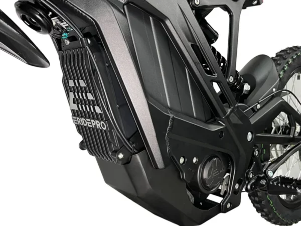 E-Ride Pro Nahaufnahme von Rahmen, Batterie und Controller.