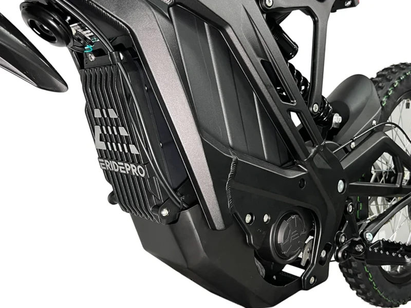 E-Ride Pro Nahaufnahme von Rahmen, Batterie und Controller.