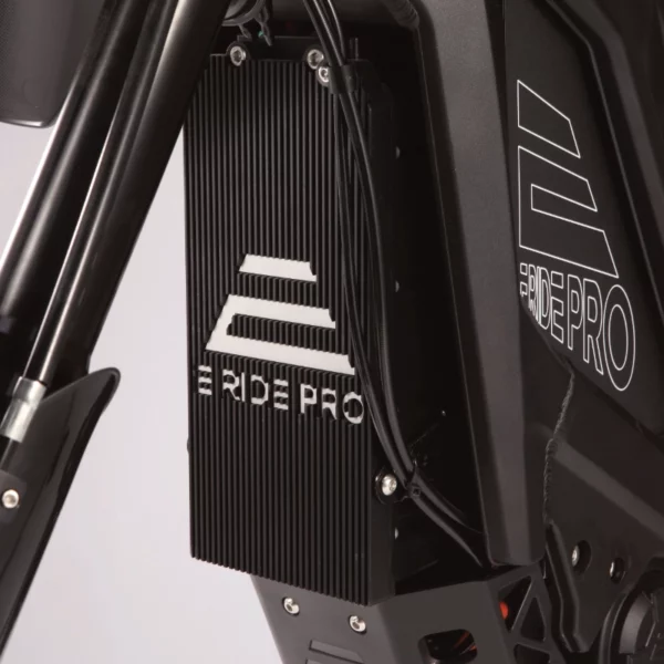 Der Controller einer E Ride Pro SR von nahem. Er verwaltet sämtliche Funktionen und Abläufe des Bikes.