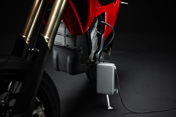 Stark Varg Charger charging a red Stark Varg SM